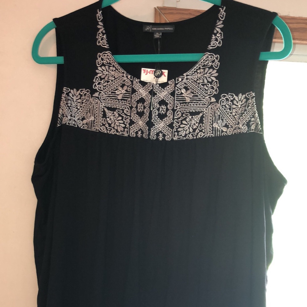 NWT black and white tank top